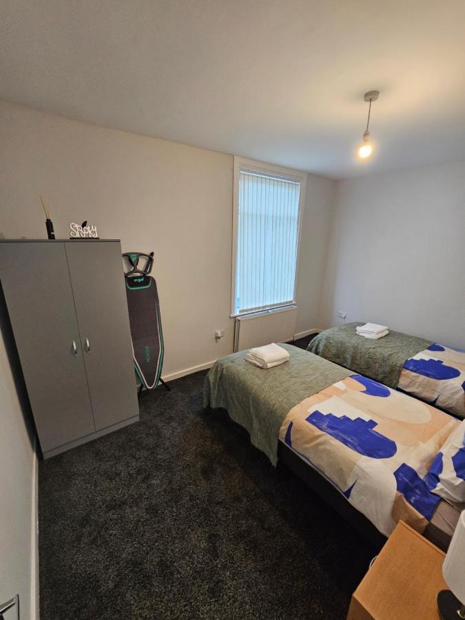 Hillsome Hosting Manchester 덴턴 외부 사진
