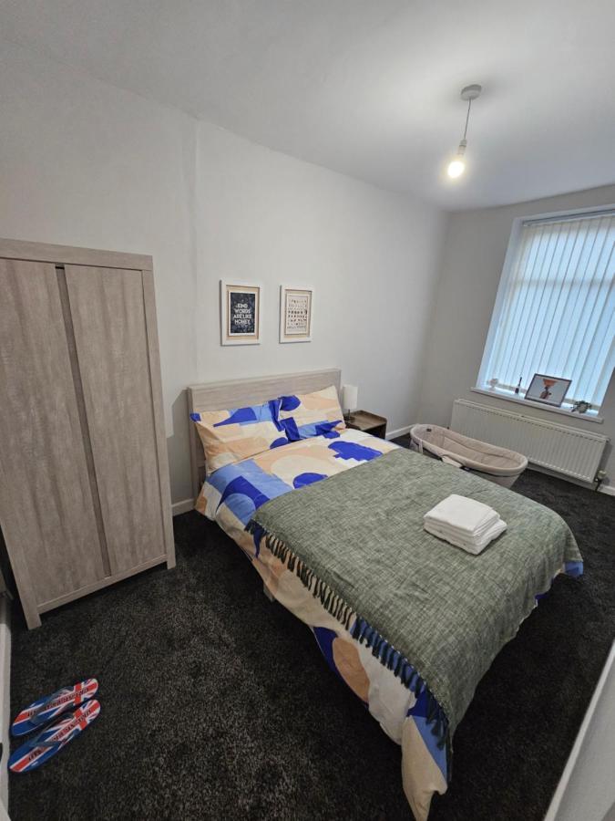 Hillsome Hosting Manchester 덴턴 외부 사진